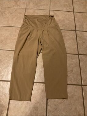 Women’s Old Navy Khaki Maternity Pants Size Large